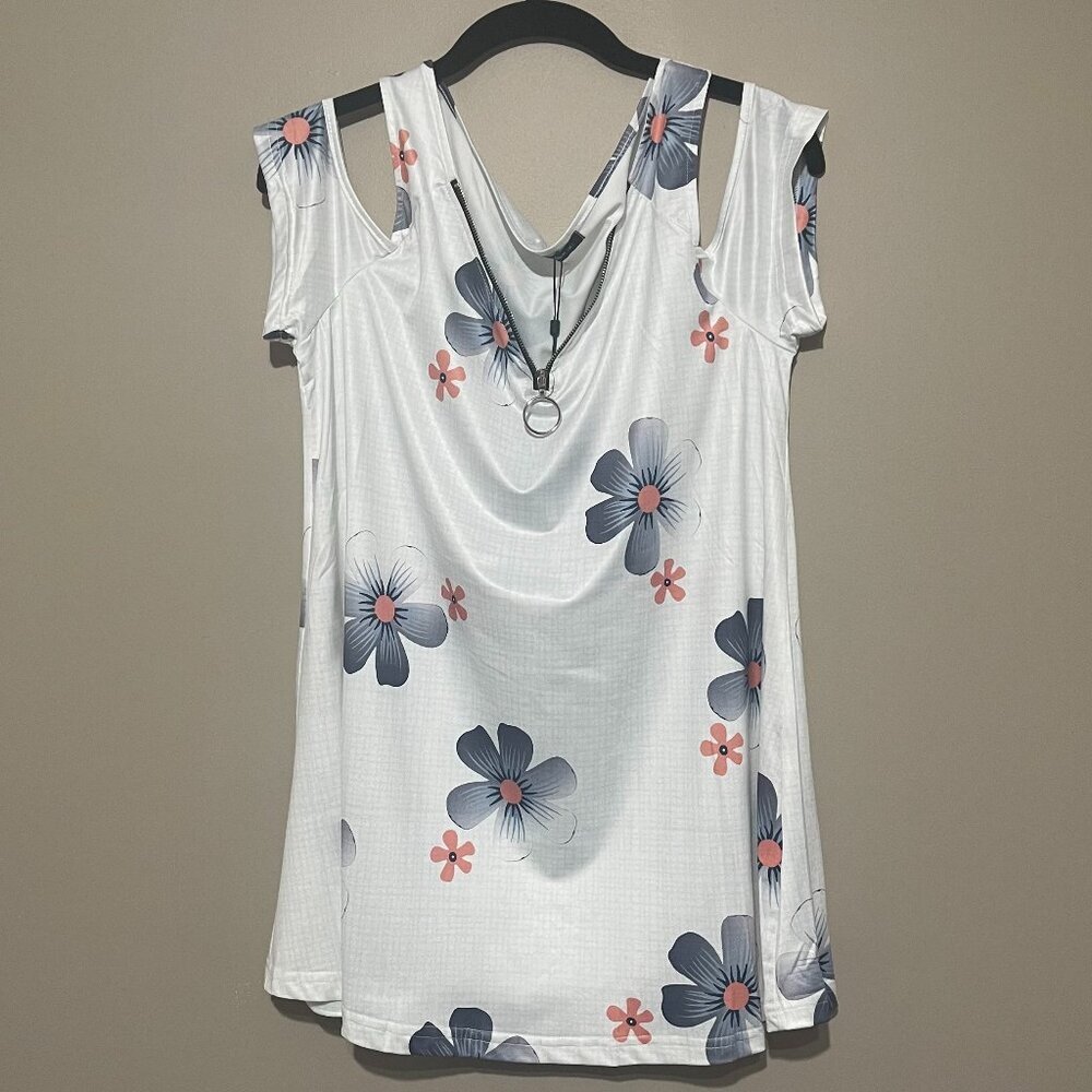 White blouse with flowers, Medium, Just Fashion Now, NWT